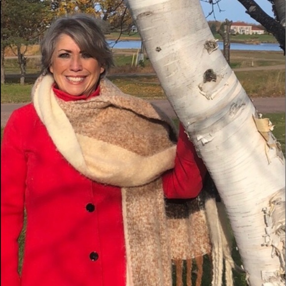 Meet your Posher, Susan🇨🇦 - Picture 2 of 8